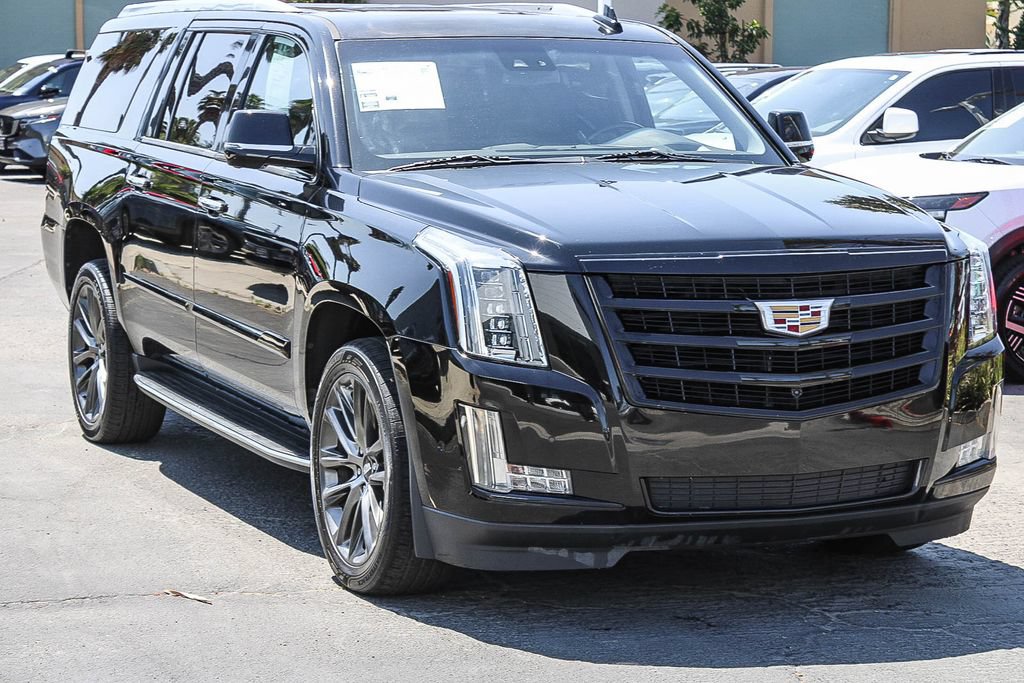 Used 2019 Cadillac Escalade ESV Luxury w/ Escalade Sport Edition AWD/4WD image 3