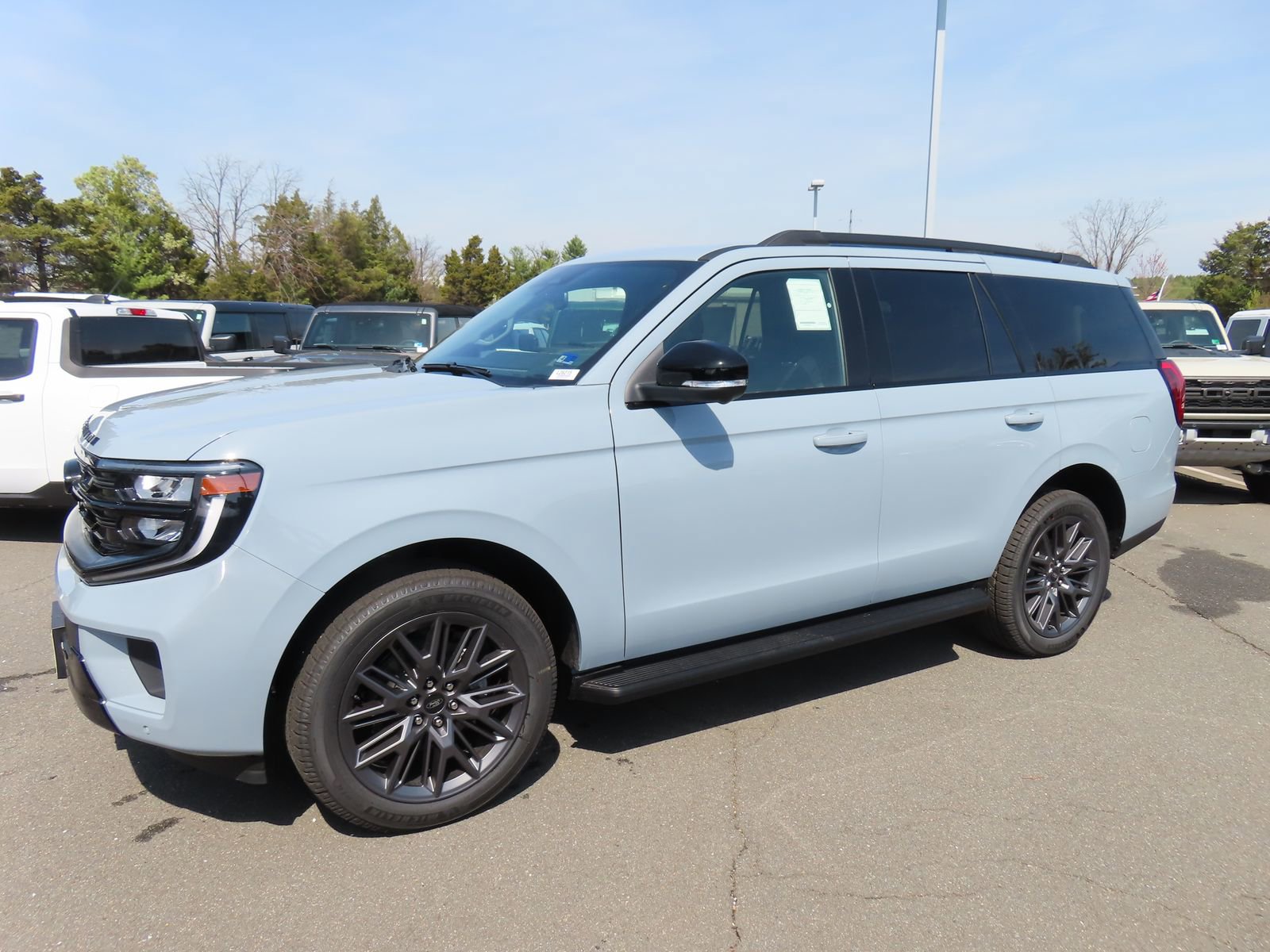 New 2026 Ford Expedition Platinum image 3