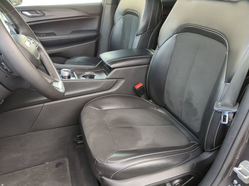 Used 2024 Jeep Grand Cherokee L Laredo image 24