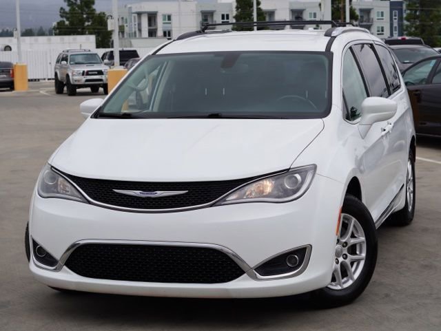 Used 2020 Chrysler Pacifica Touring-L image 4
