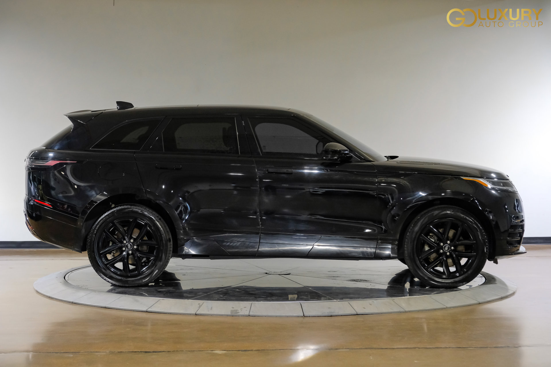 Used 2025 Land Rover Range Rover Velar Dynamic SE AWD/4WD image 9