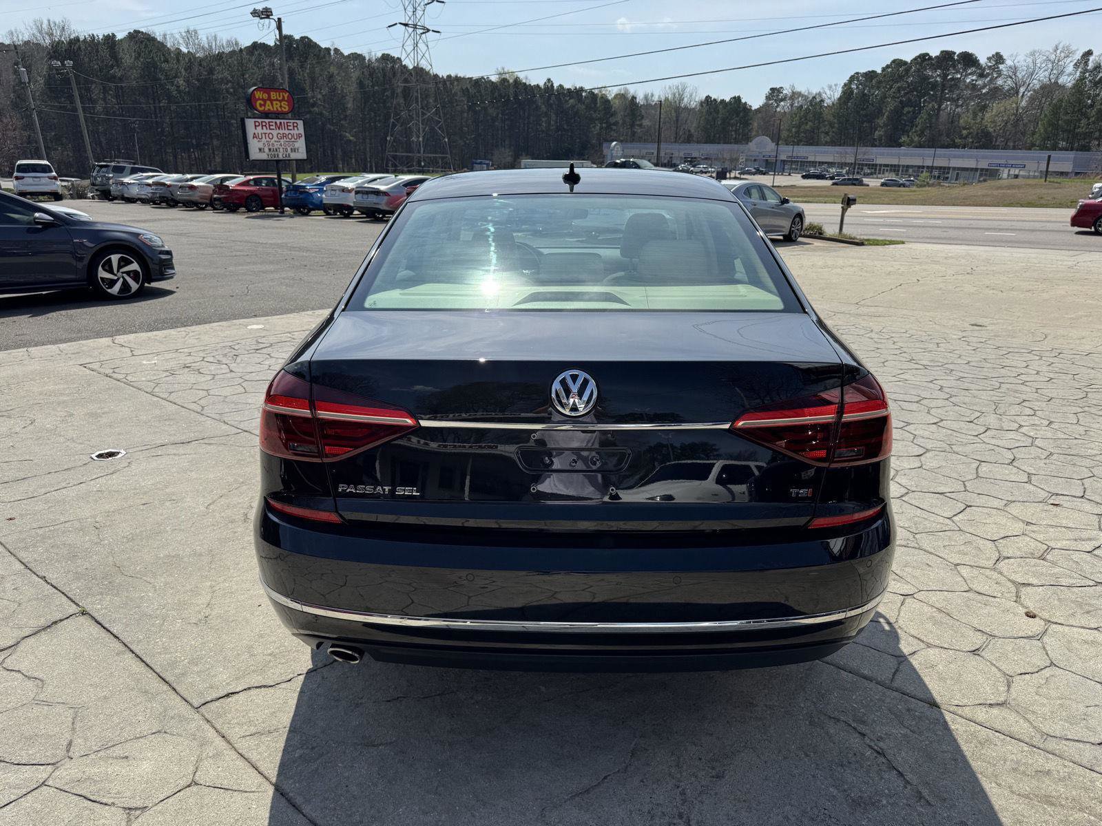 Used 2019 Volkswagen Jetta SE w/ Cold Weather Package image 12