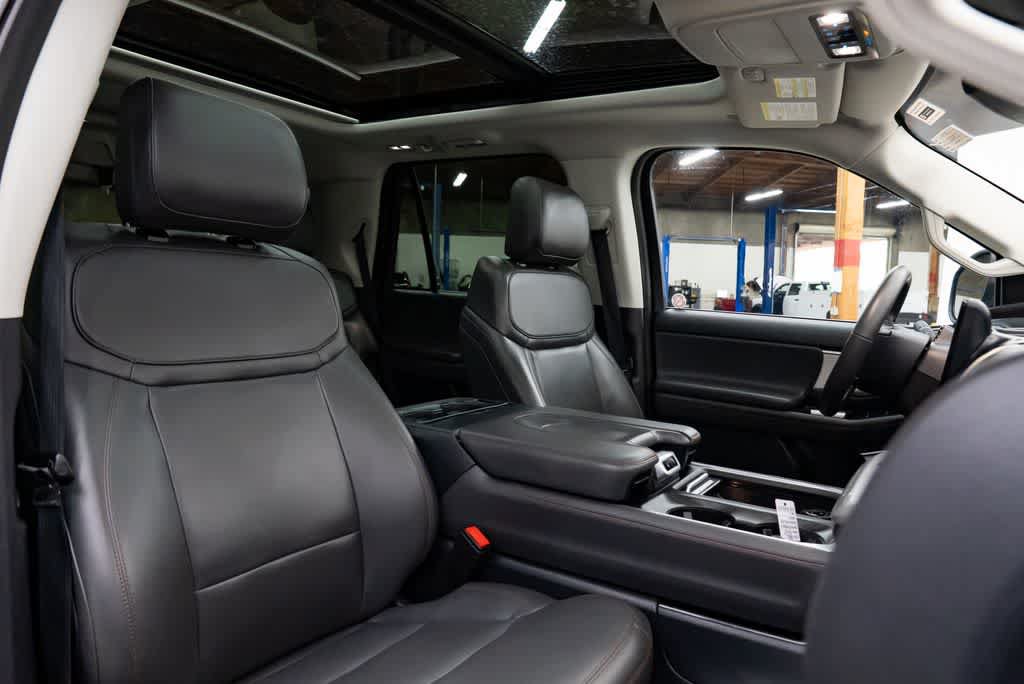 Used 2025 Ford Expedition Active AWD/4WD image 33