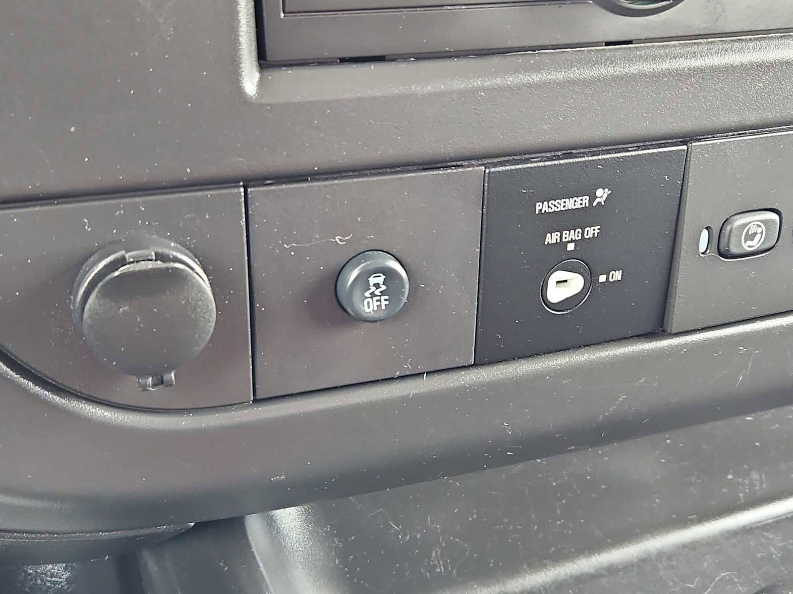 Used 2024 Chevrolet Express 2500 w/ Driver Convenience Package image 15