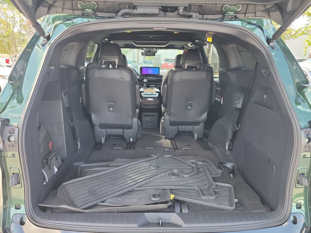 Used 2025 Toyota Sienna Platinum AWD/4WD image 29