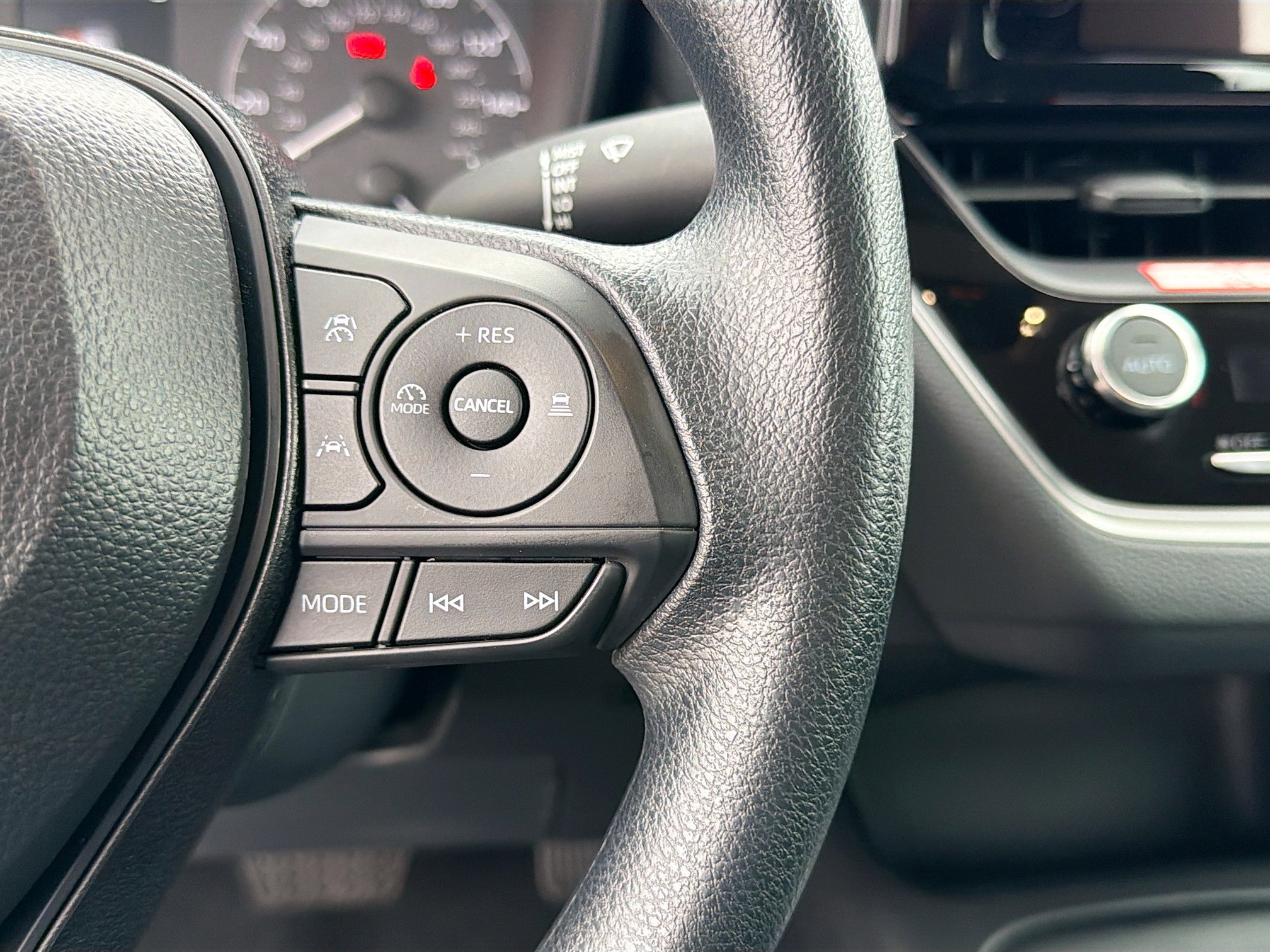 Used 2025 Toyota Corolla LE image 35