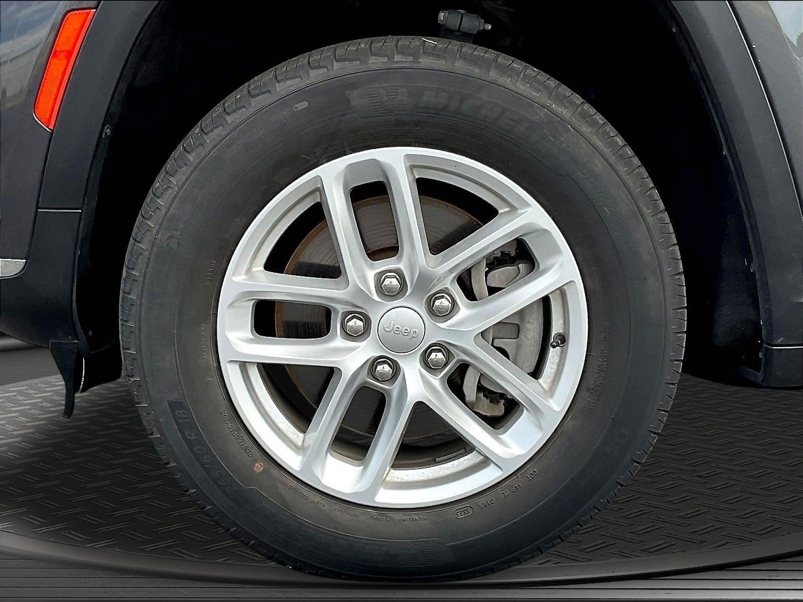 Used 2023 Jeep Grand Cherokee L Laredo AWD/4WD image 28