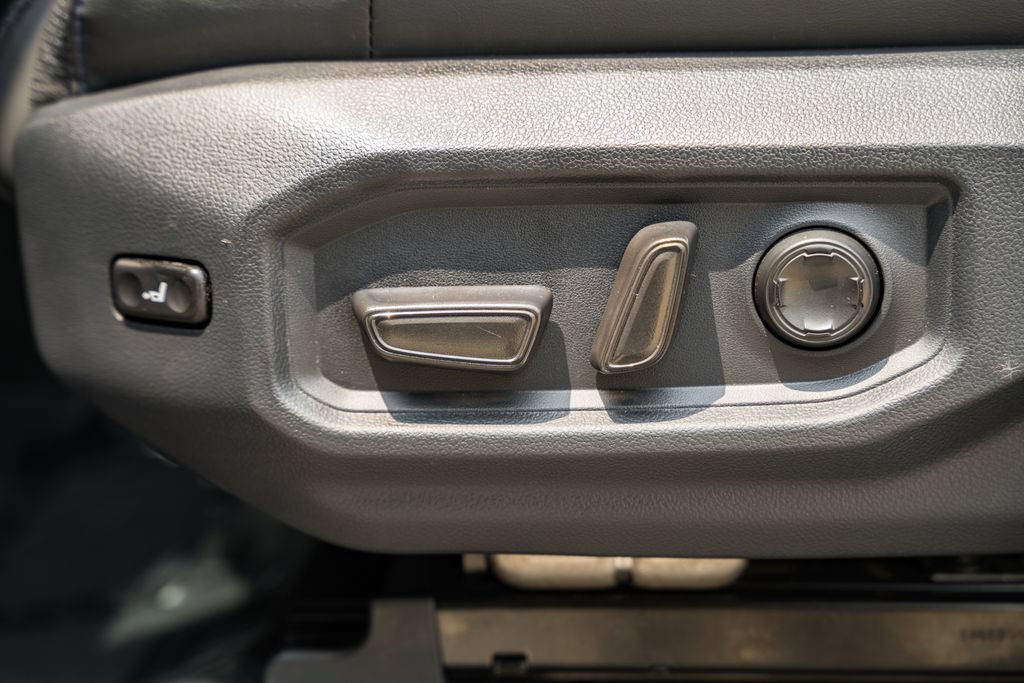 Used 2024 Toyota Tundra Platinum AWD/4WD image 39