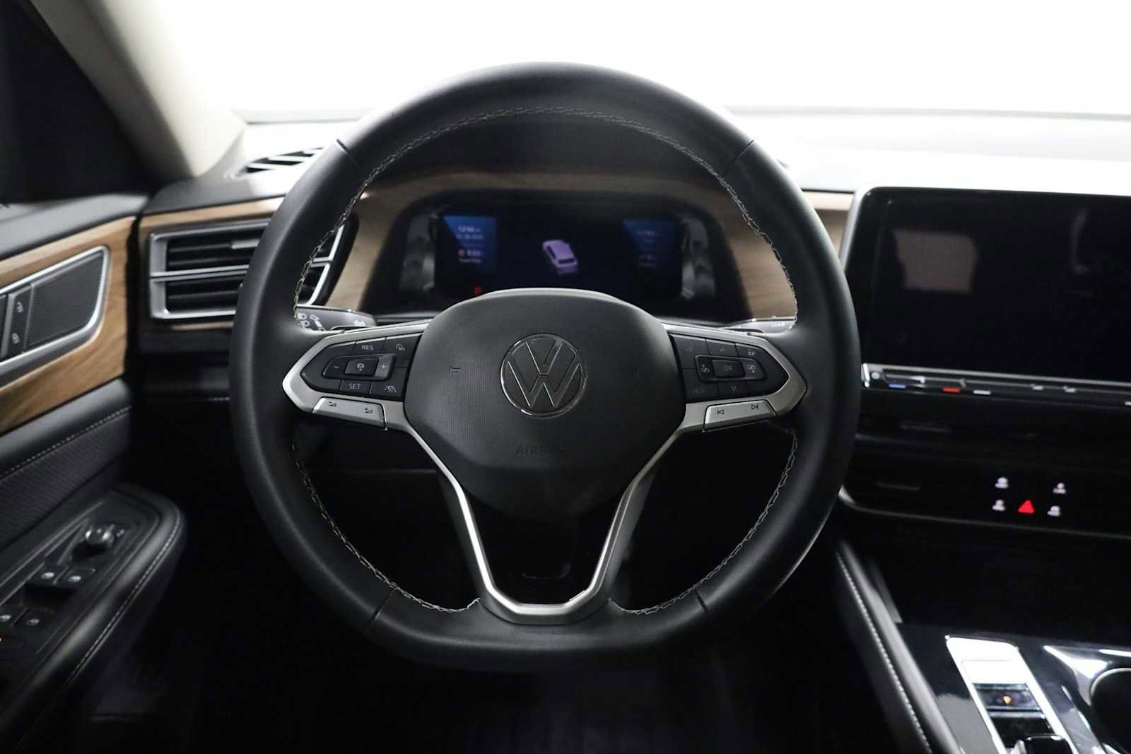 Used 2024 Volkswagen Atlas SE image 22