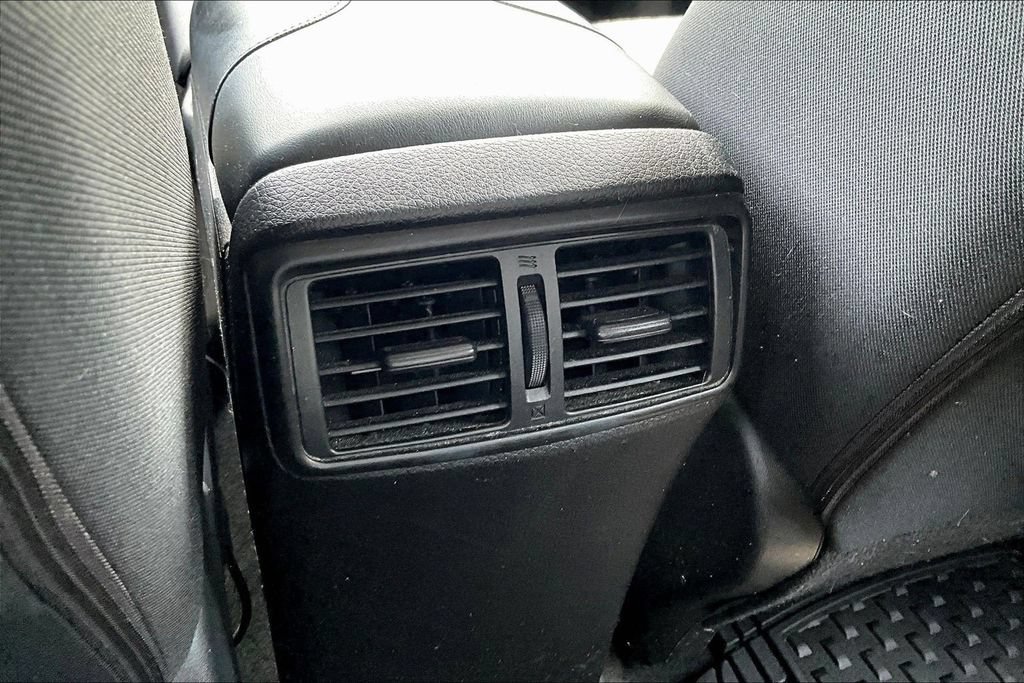 Used 2019 Nissan Rogue SV AWD/4WD image 10