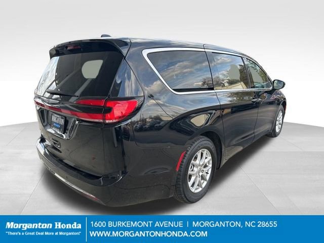 Used 2024 Chrysler Pacifica Touring-L image 9