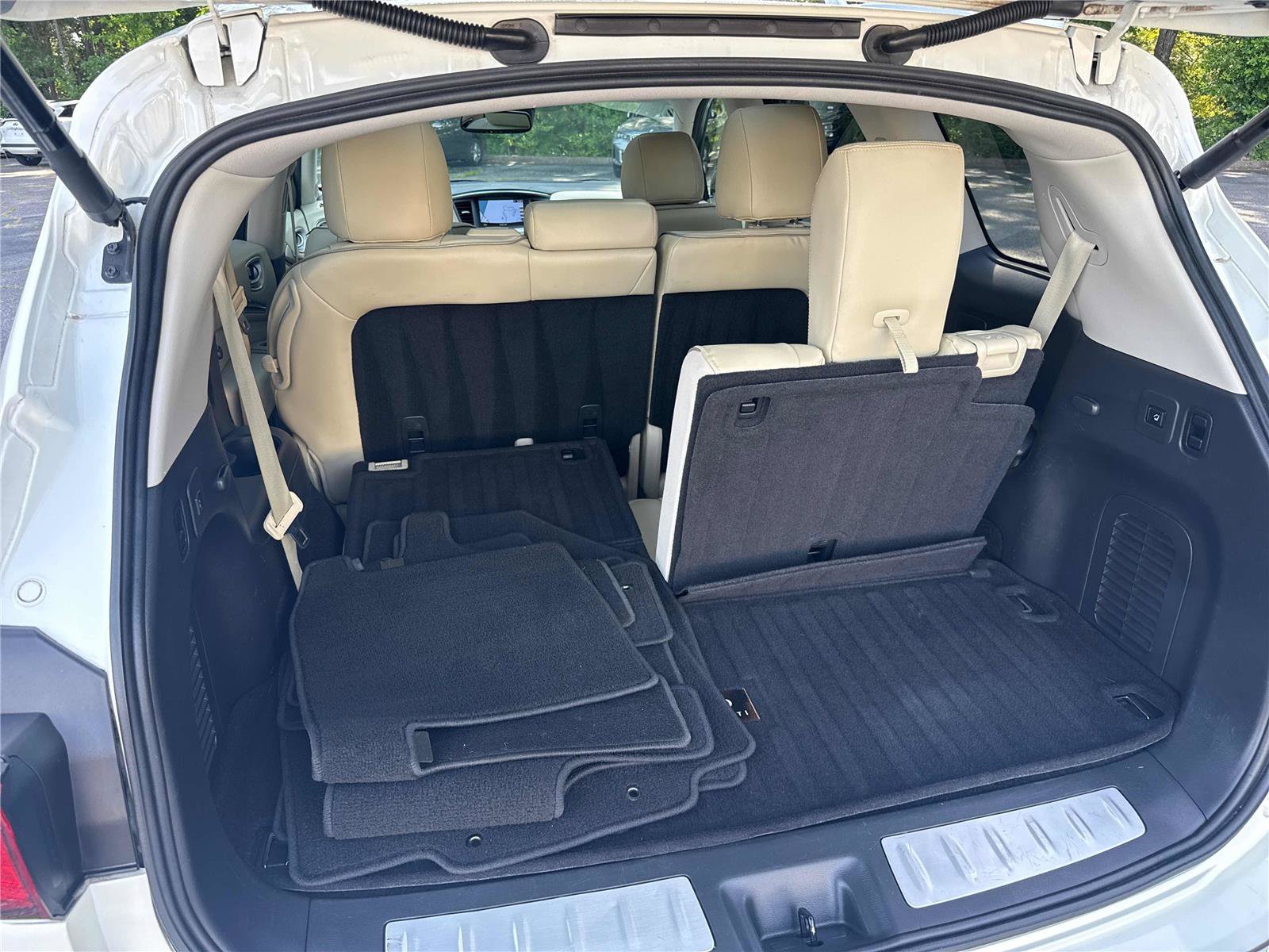 Used 2017 INFINITI QX60 Luxe w/ Deluxe Technology Package AWD/4WD image 31