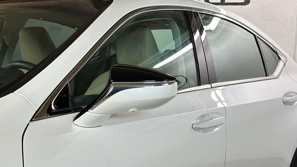 Used 2019 Lexus ES 350 Ultra Luxury w/ Accessory Package 2 image 5