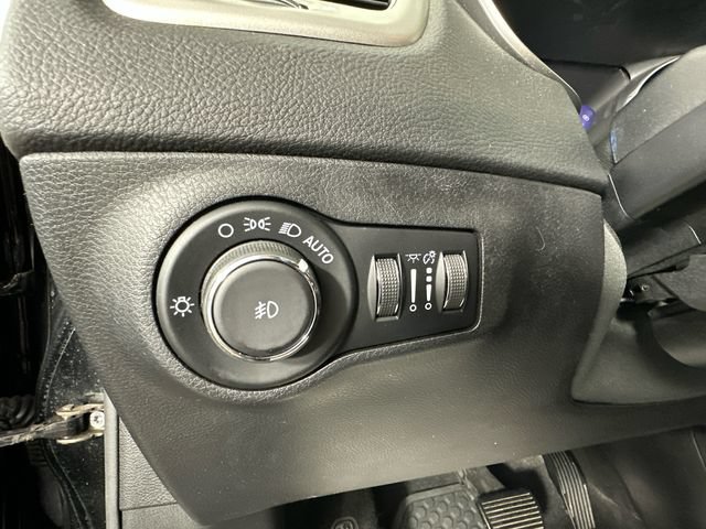 Used 2021 Jeep Compass Latitude w/ Sun and Sound Group AWD/4WD image 13