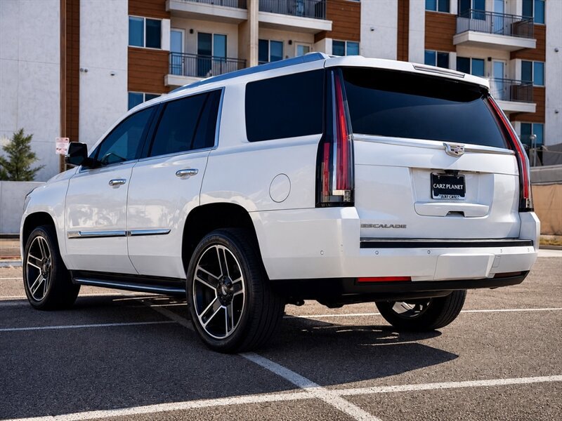 Used 2019 Cadillac Escalade Luxury AWD/4WD image 5