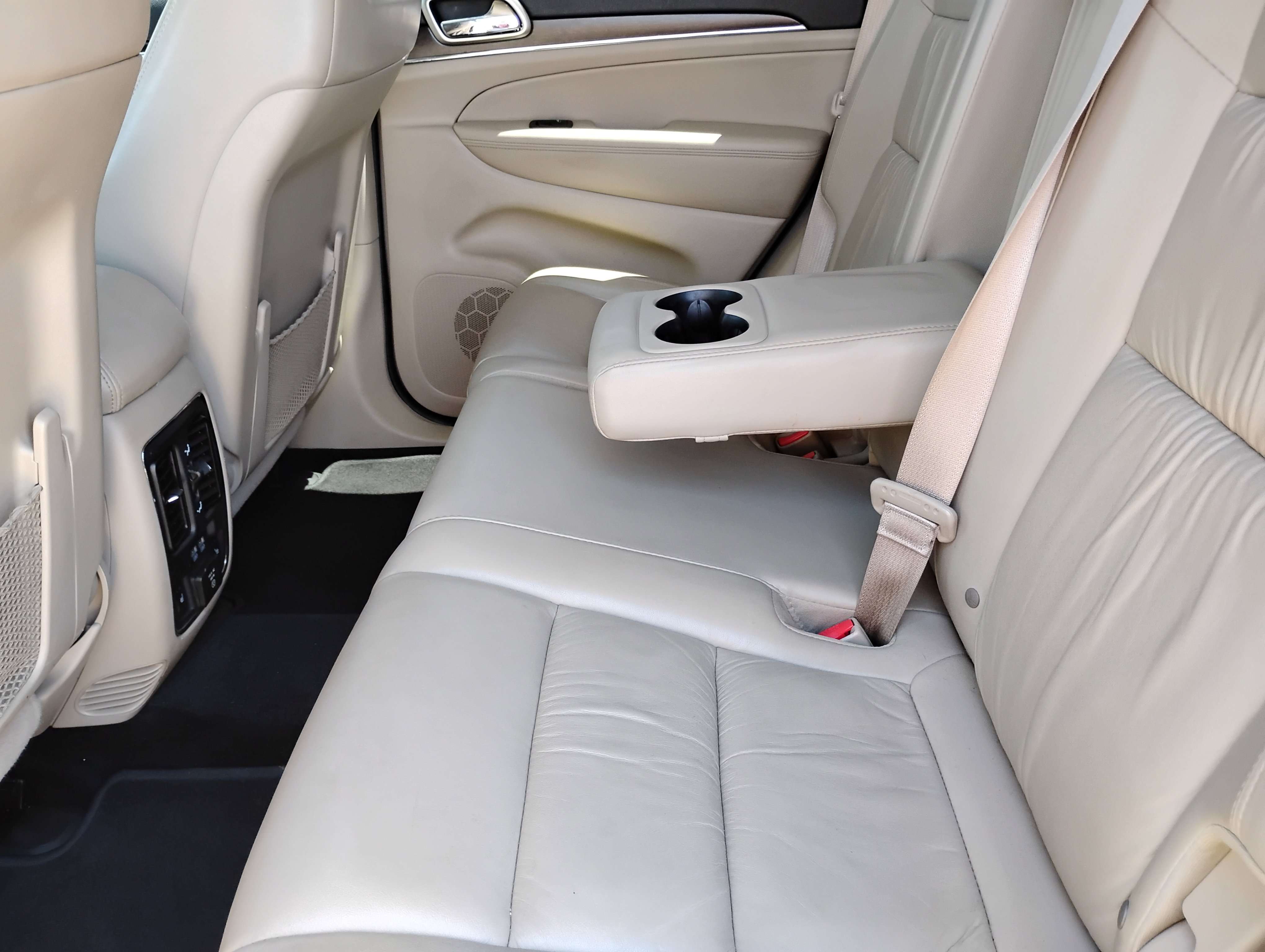 Used 2014 Jeep Grand Cherokee Limited AWD/4WD image 17
