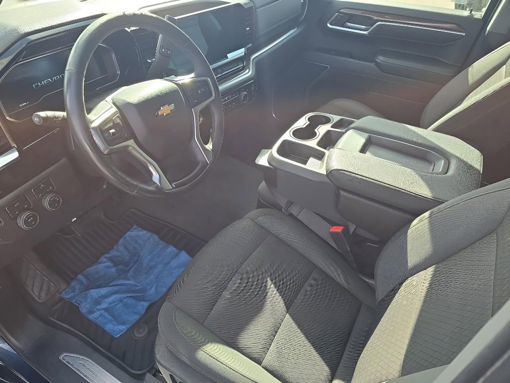 Used 2022 Chevrolet Silverado 1500 LT AWD/4WD image 9