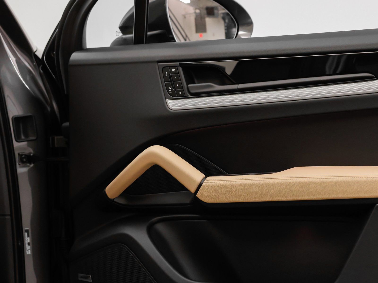 Certified 2025 Porsche Cayenne image 16