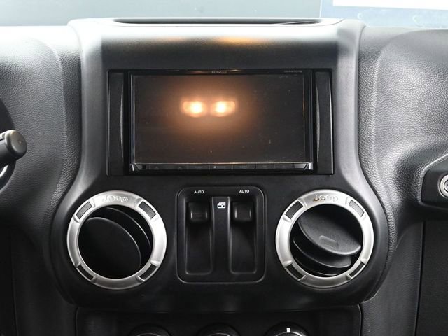 Used 2017 Jeep Wrangler Sahara w/ Connectivity Group image 23