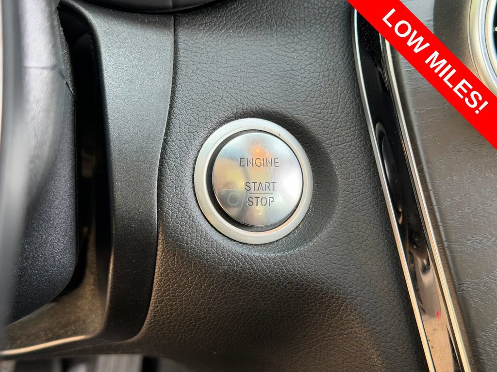 Used 2015 Mercedes-Benz C 300 4MATIC Sedan image 34