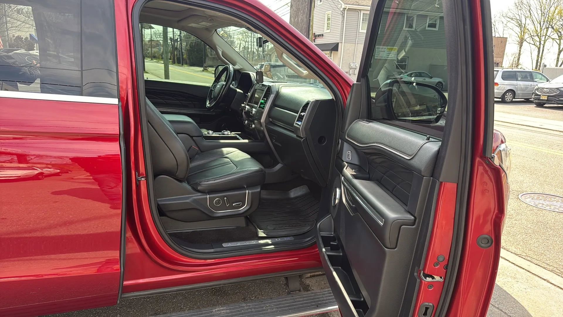 Used 2018 Ford Expedition Platinum image 24