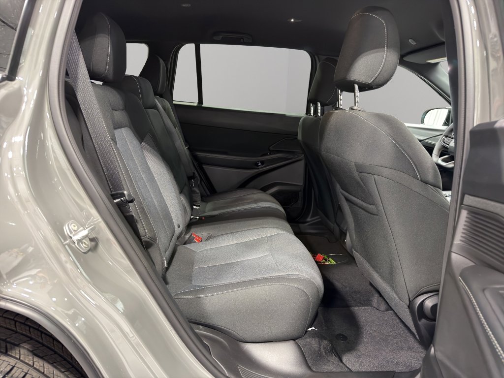 New 2026 Jeep Cherokee Laredo image 18