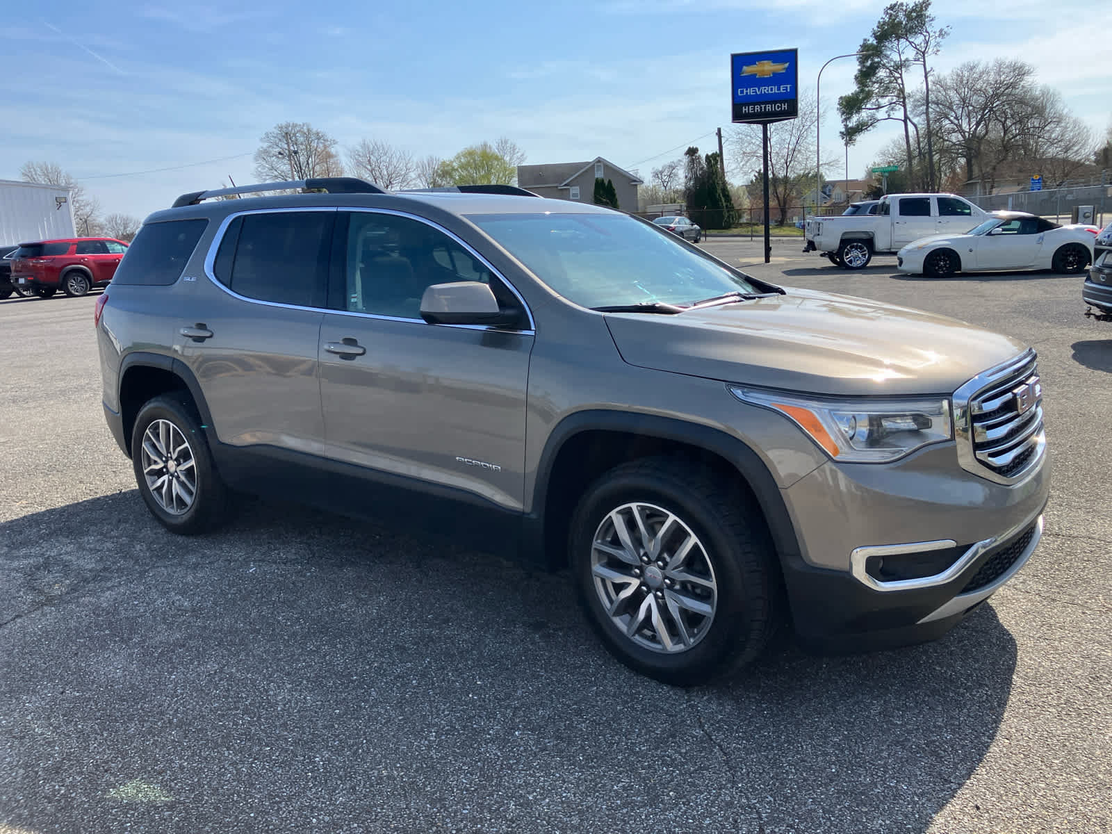 Used 2019 GMC Acadia SLE image 2