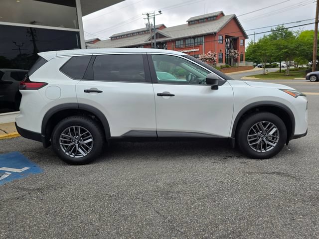 Used 2024 Nissan Rogue S AWD/4WD image 35