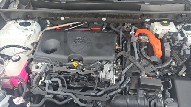 Used 2021 Toyota RAV4 LE AWD/4WD image 24