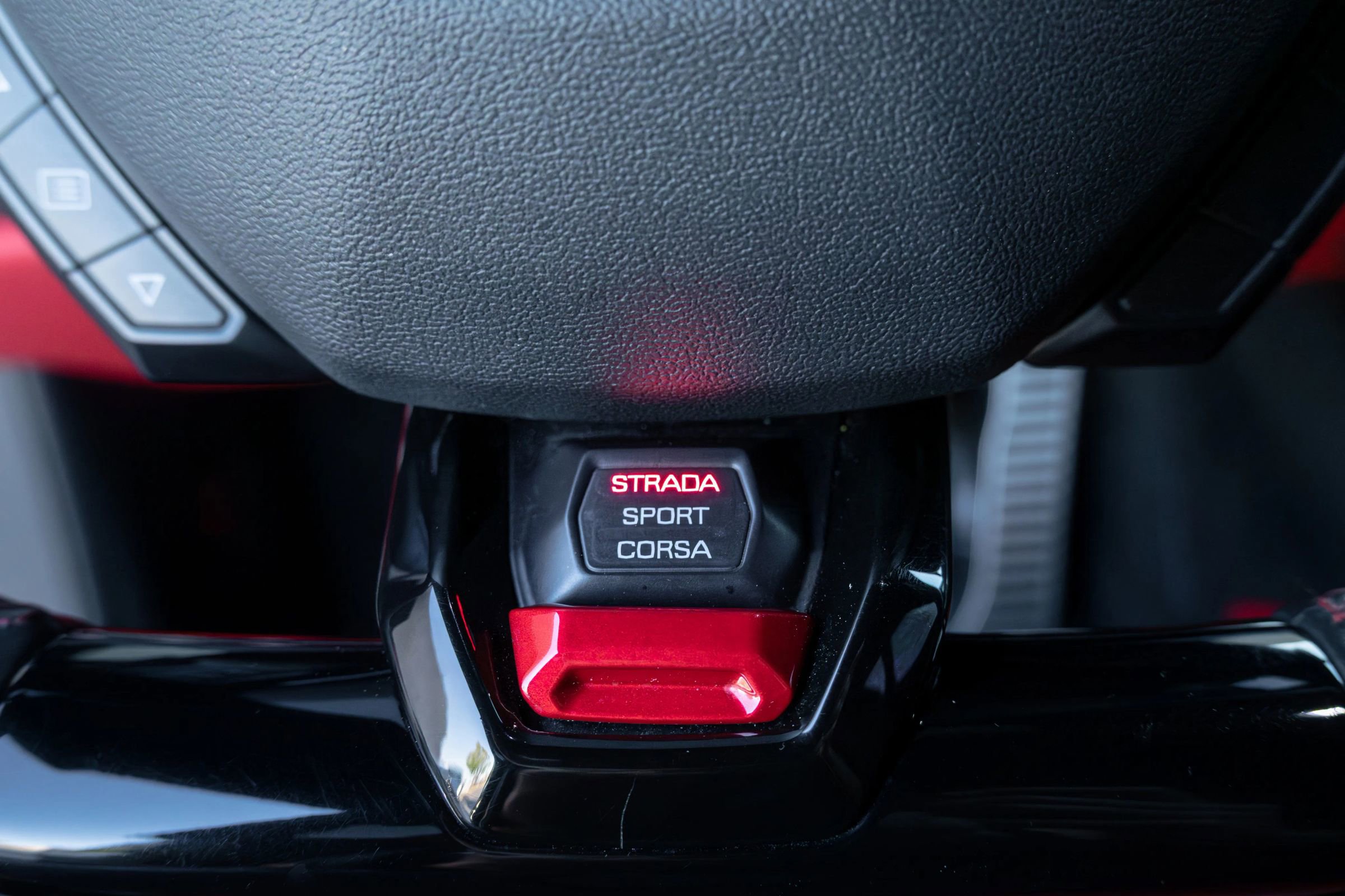 Used 2021 Lamborghini Huracan EVO image 24