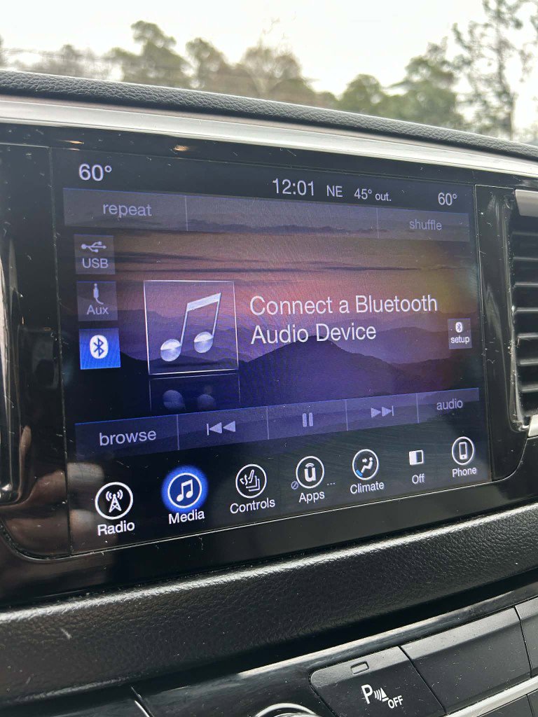 Used 2017 Chrysler Pacifica Touring-L w/ Tire & Wheel Group image 10