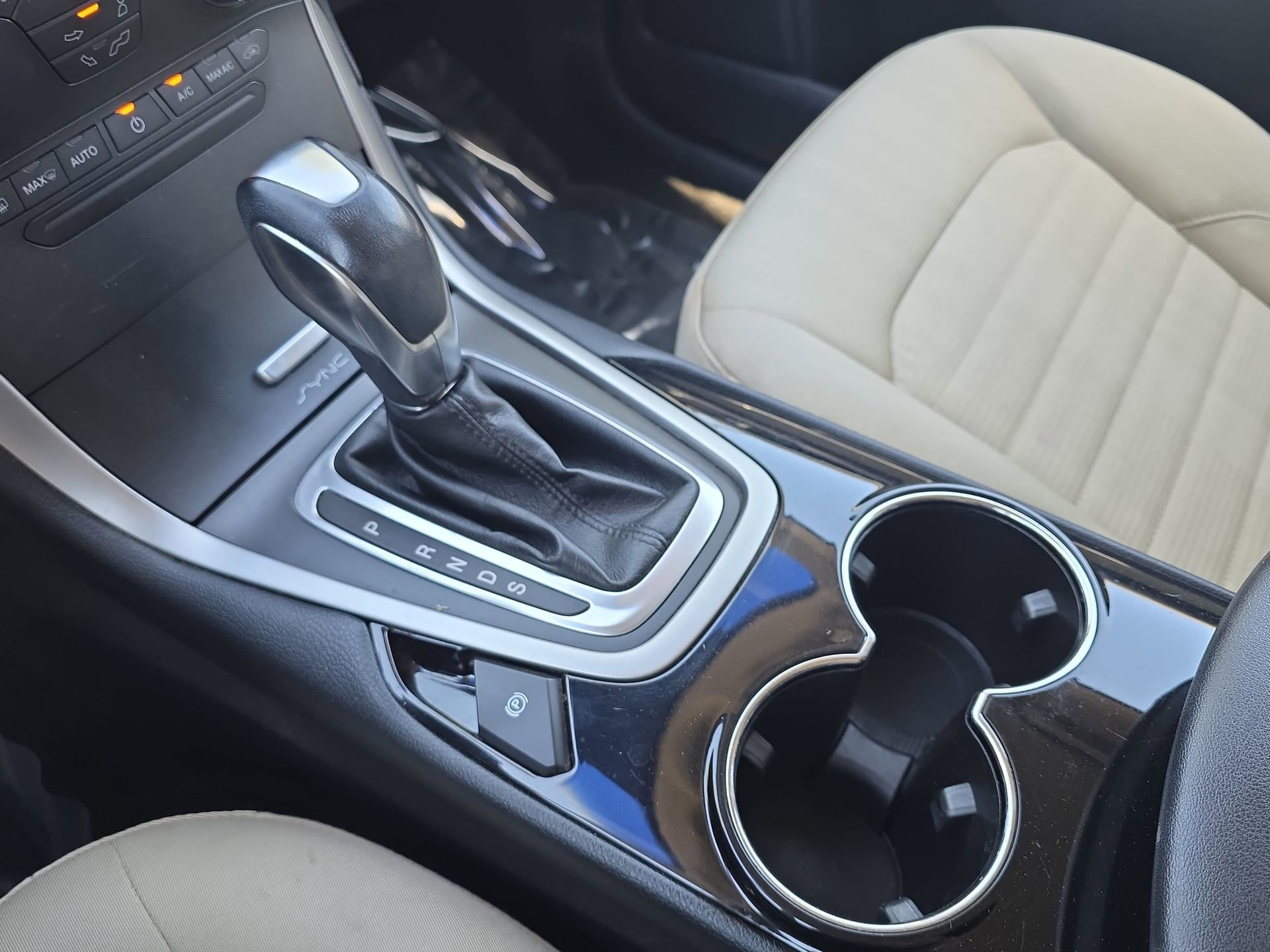 Used 2015 Ford Edge SEL FWD image 23