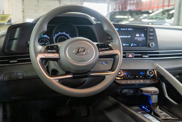 Used 2021 Hyundai Elantra Blue image 15