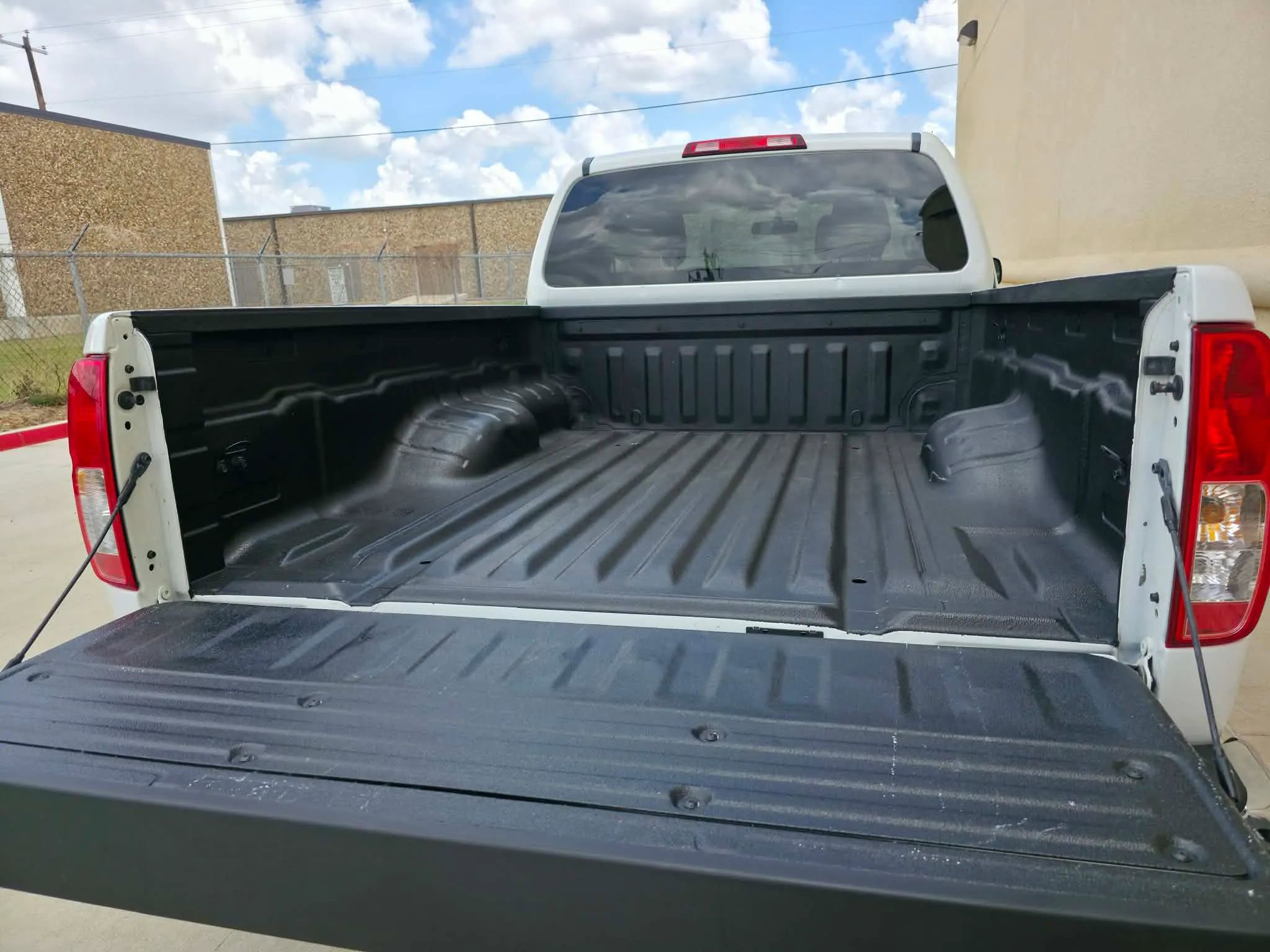 Used 2016 Nissan Frontier S RWD image 5