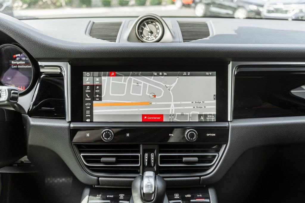Used 2023 Porsche Macan AWD/4WD image 19