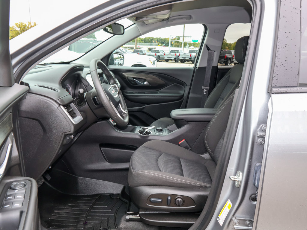 Used 2023 GMC Terrain SLE w/ Driver Convenience Package FWD image 7