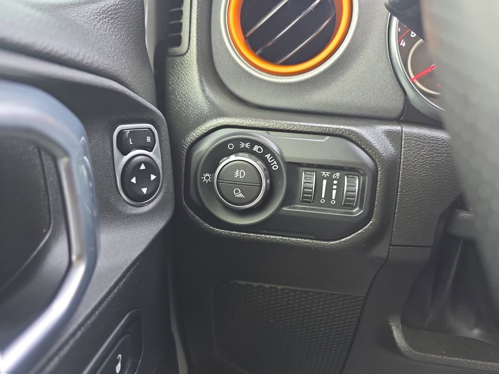 Used 2022 Jeep Gladiator Mojave w/ LED Lighting Group AWD/4WD image 16