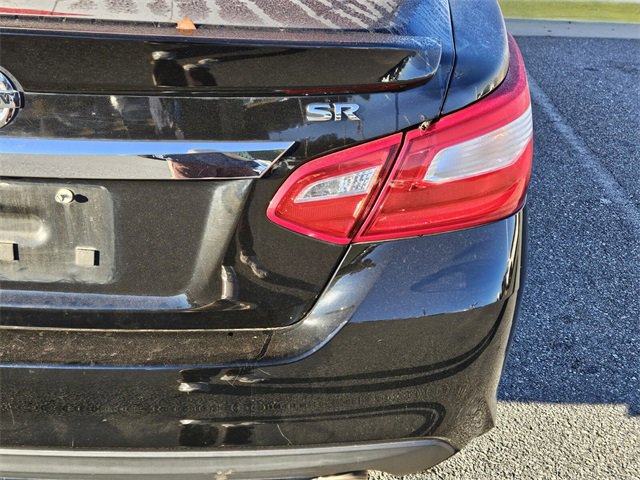 Used 2016 Nissan Altima 2.5 SR w/ Interior Lighting Package image 11