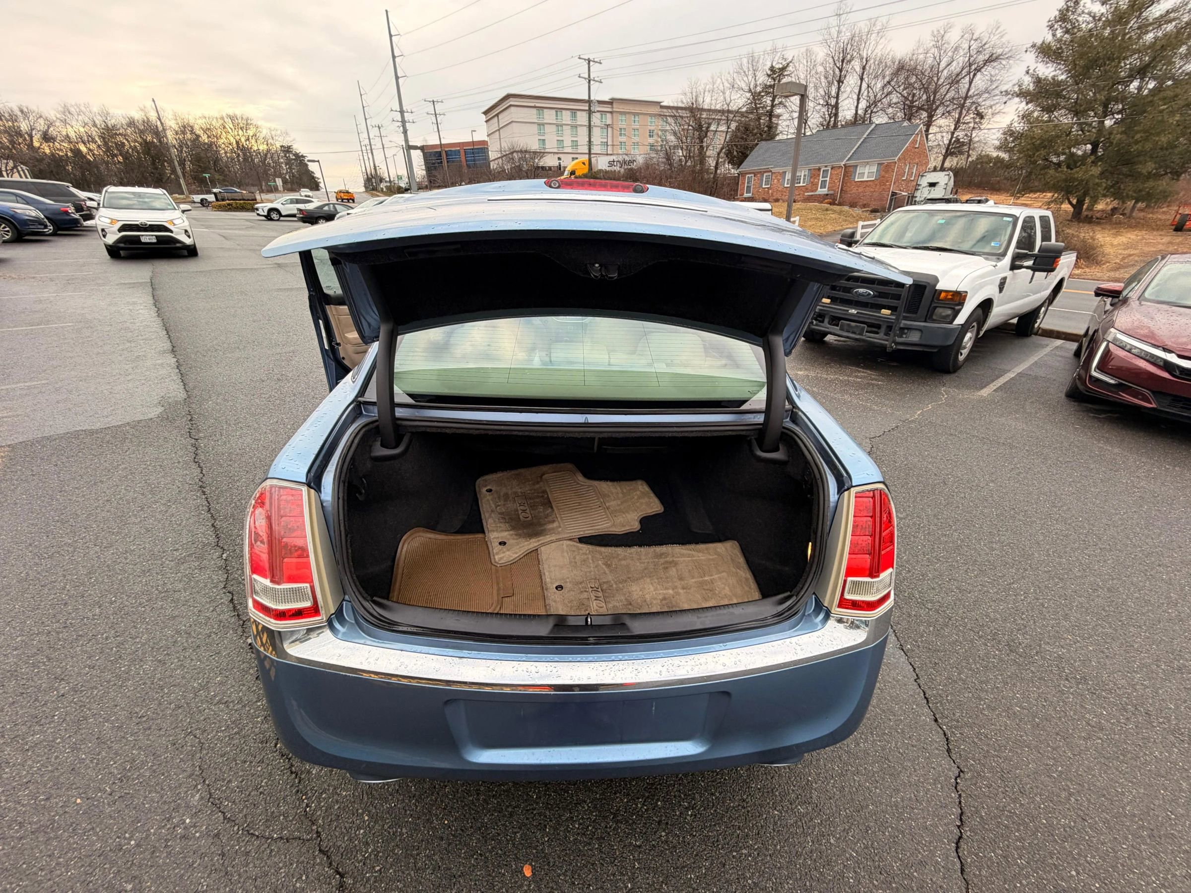 Used 2011 Chrysler 300 Limited image 31