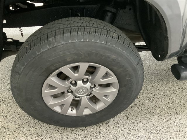 Used 2018 Toyota Tacoma SR5 AWD/4WD image 7