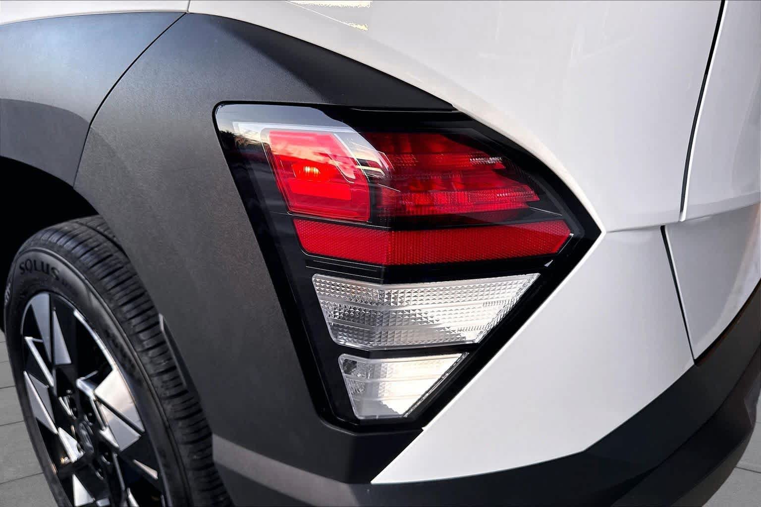Used 2025 Hyundai Kona SEL AWD/4WD image 27