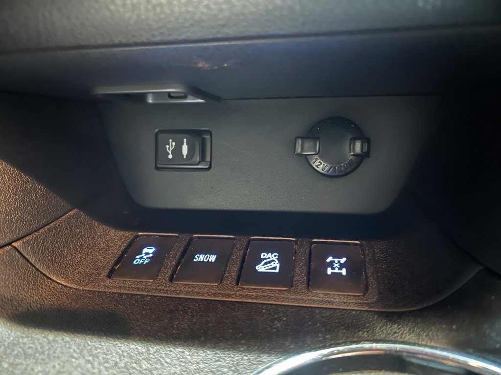 Used 2015 Toyota Highlander XLE AWD/4WD image 29