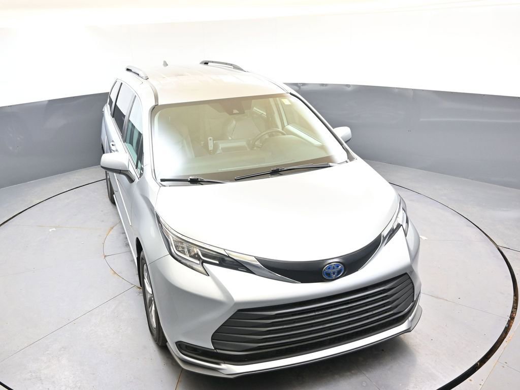 Used 2022 Toyota Sienna LE AWD/4WD image 43