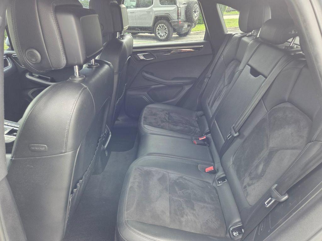 Used 2018 Porsche Macan AWD/4WD image 24
