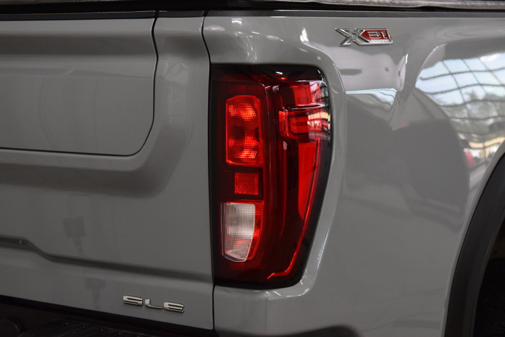 Used 2025 GMC Sierra 2500 SLE w/ SLE Value Package; AWD/4WD image 19