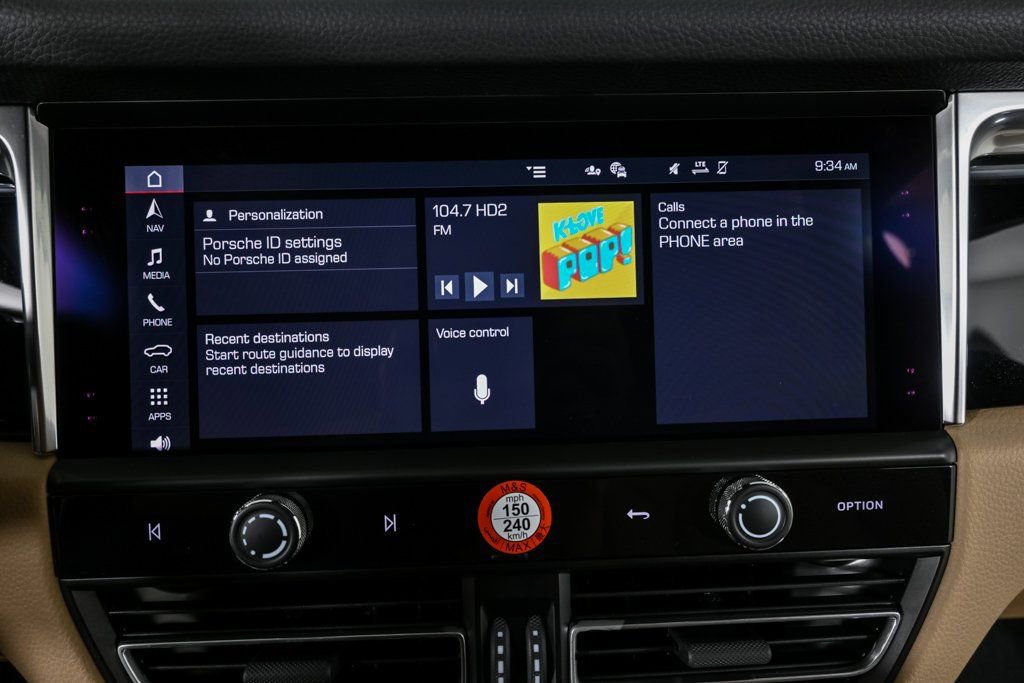 Certified 2025 Porsche Macan image 14