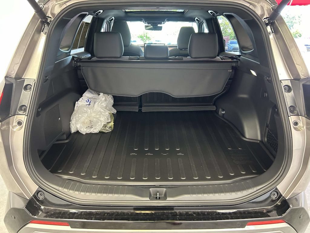 Used 2026 Toyota RAV4 XSE w/ Panoramic Sun Roof Package AWD/4WD image 11
