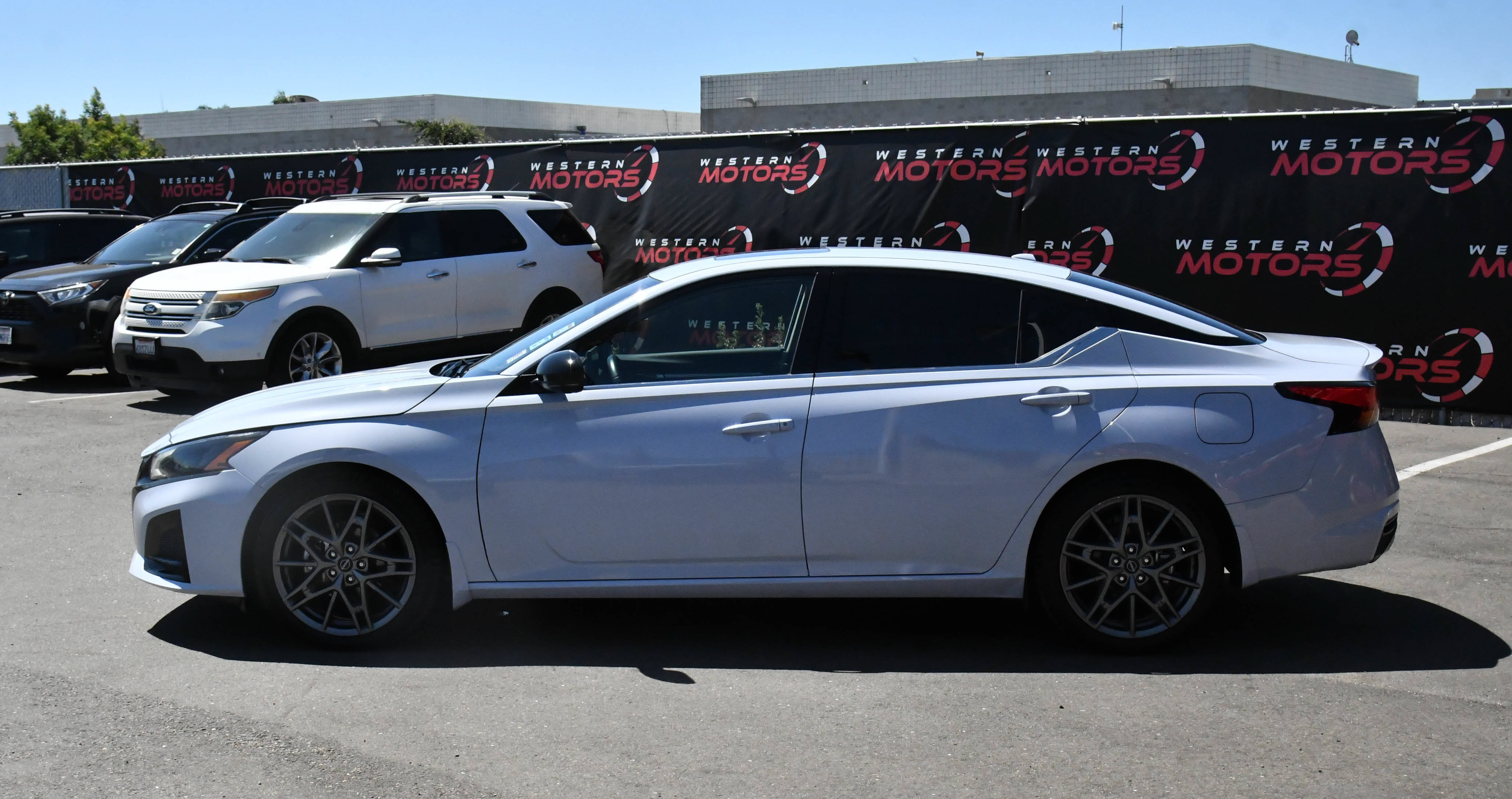 Used 2023 Nissan Altima 2.0 SR FWD image 4