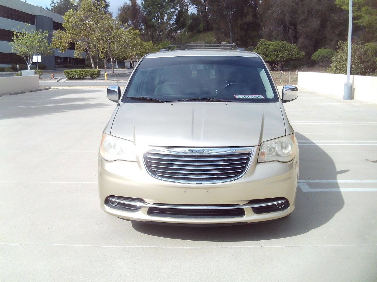 Used 2012 Chrysler Town & Country Touring-L w/ Entertainment Group #2 image 10