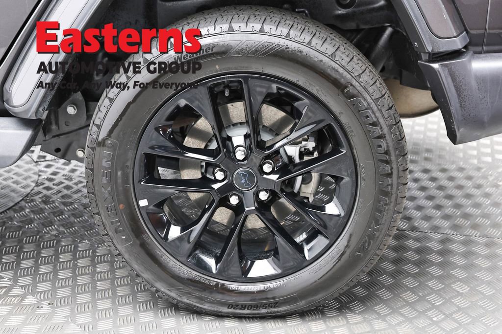Used 2025 Jeep Wrangler Unlimited Sahara AWD/4WD image 8